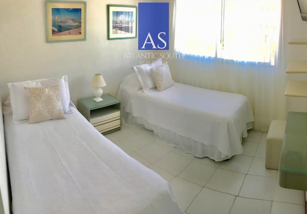 Apartamento de 2 dormitorios con vista al mar y