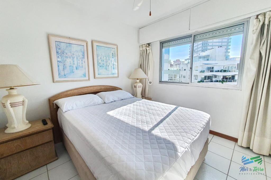 APARTAMENTO FRENTE AL MAR, EN VENTA. CON TERRAZA PRIVADA, E