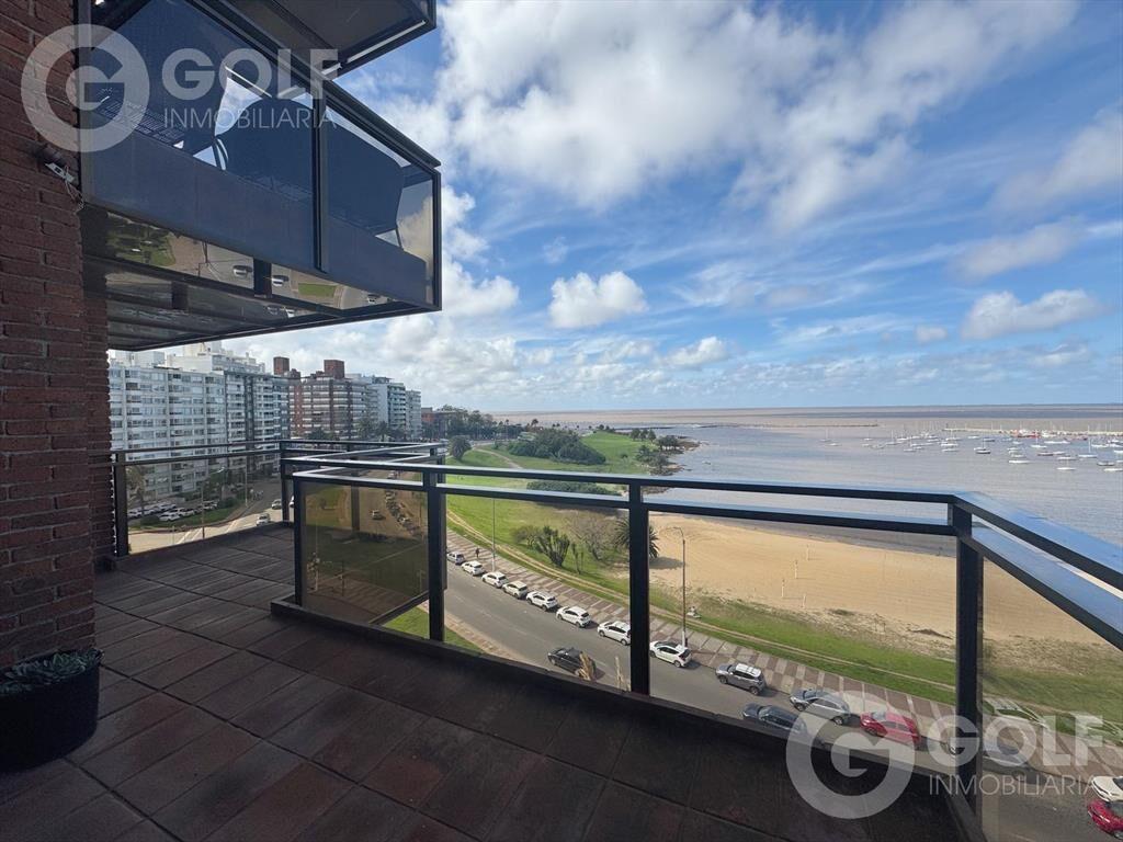 Venta de apartamento de 3 dormitorios en suite y servicio c