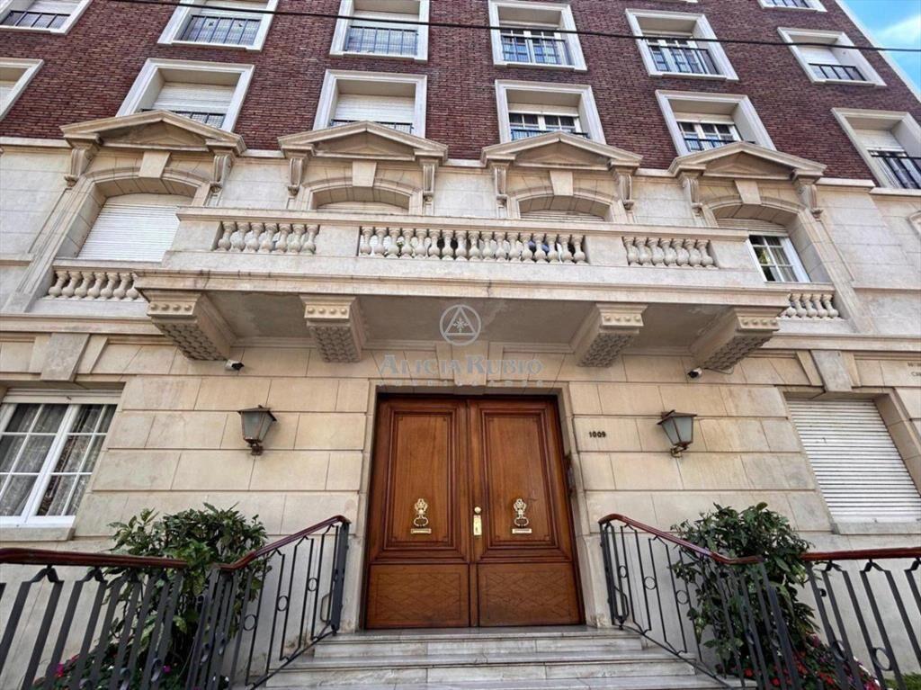 APARTAMENTO EN VENTA EN ICONICO EDIFICIO, PEGADO A EMBAJ...