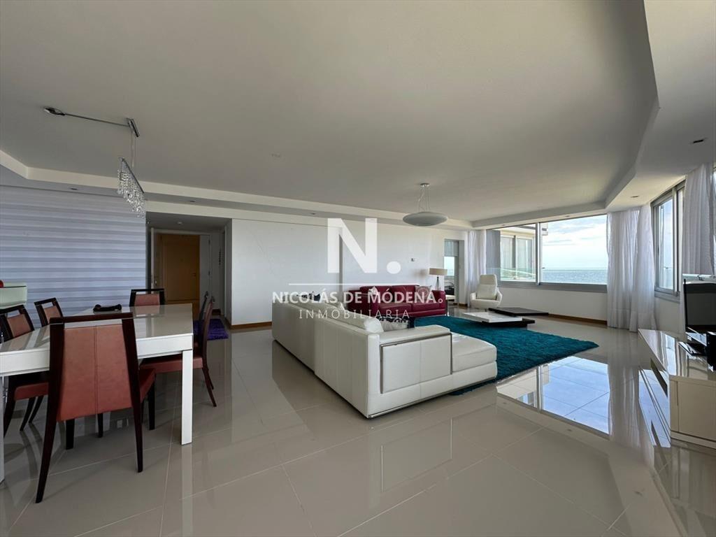 En venta apartamento de 3 dormitorios en suite en