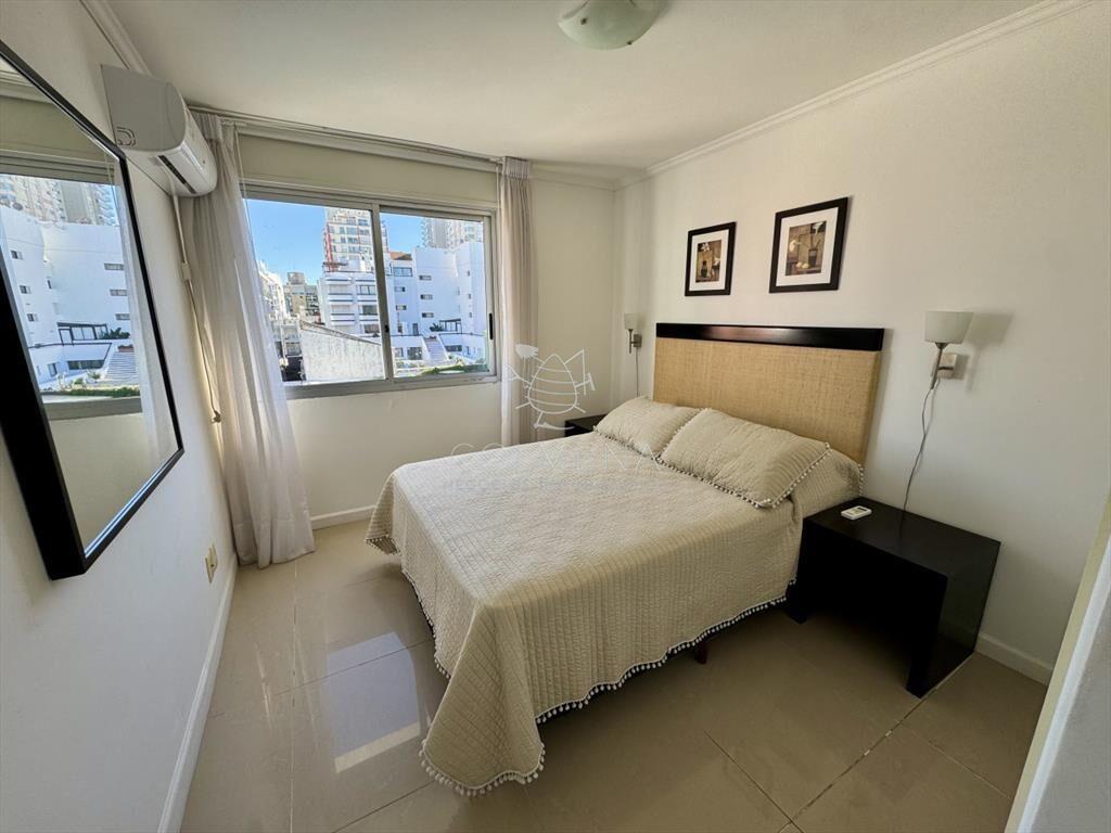 Apartamento en venta en peninsula con parrillero