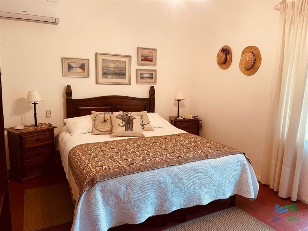 Alquilo casa 4 dormitorios con pisicna en playa
