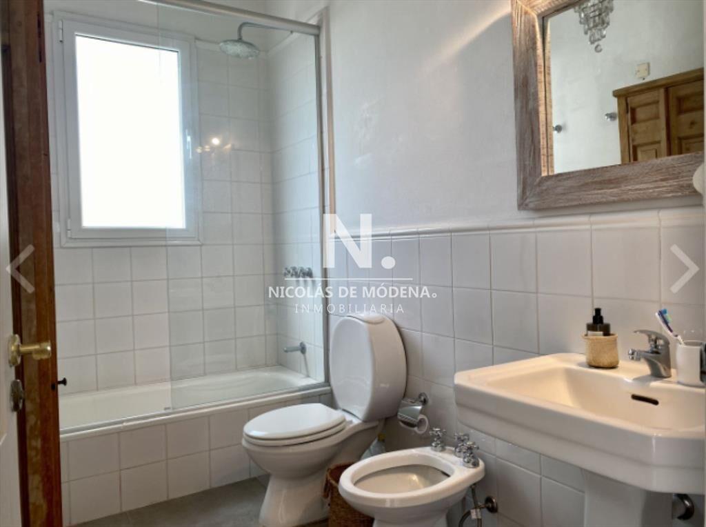 Vende casa de 4 dormitorios, en la Barra- El