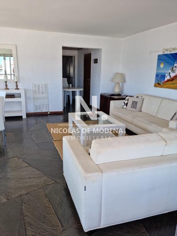 Departamento con vista al mar de 3 dormitorios en
