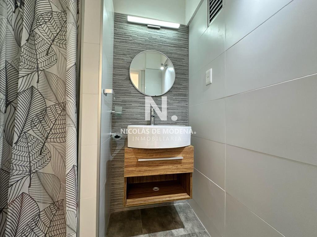 Apartamento en venta en Peninsula a 100 mts de la