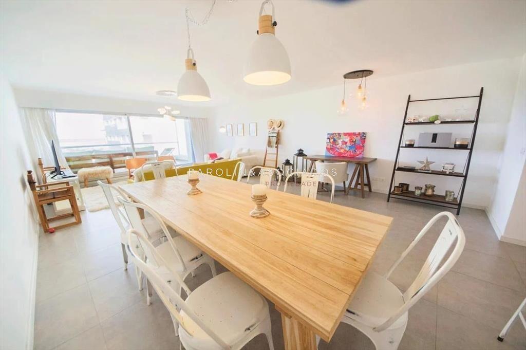 Apartamento de 3 dormitorios en venta en complejo