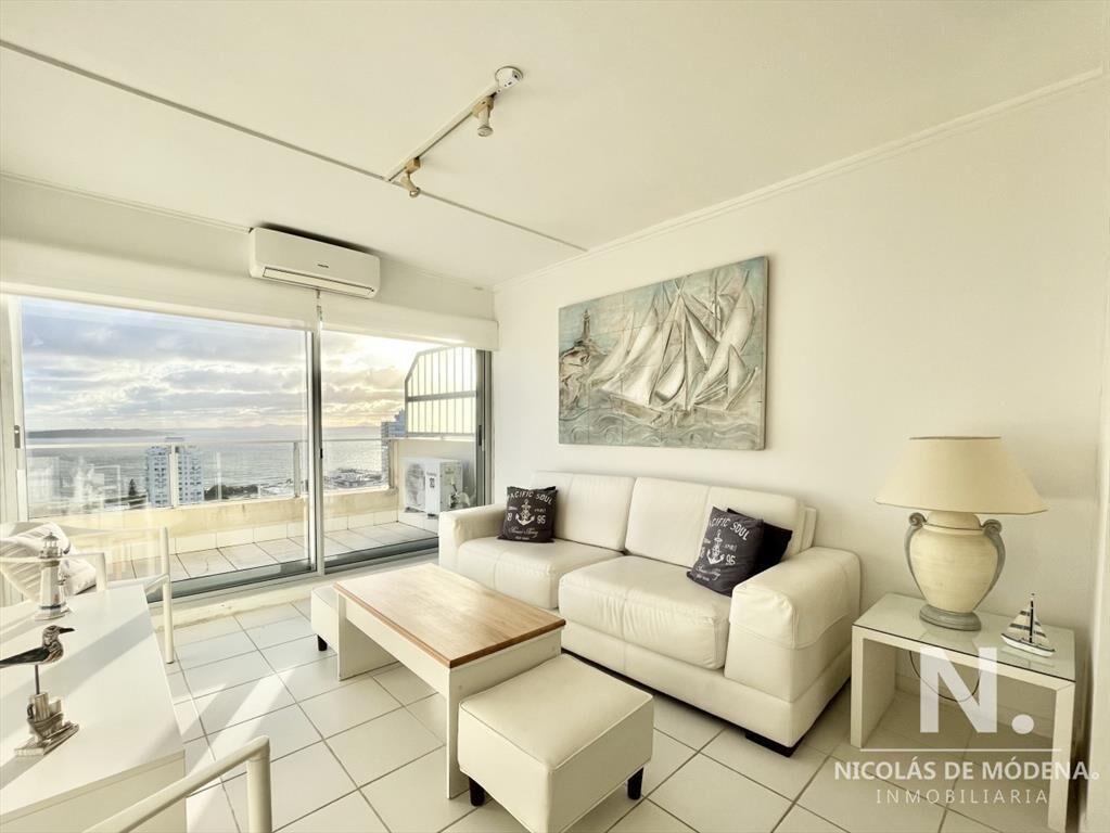 Phenthouse en Alquiler de Tres Dormitorios, con Terraza en