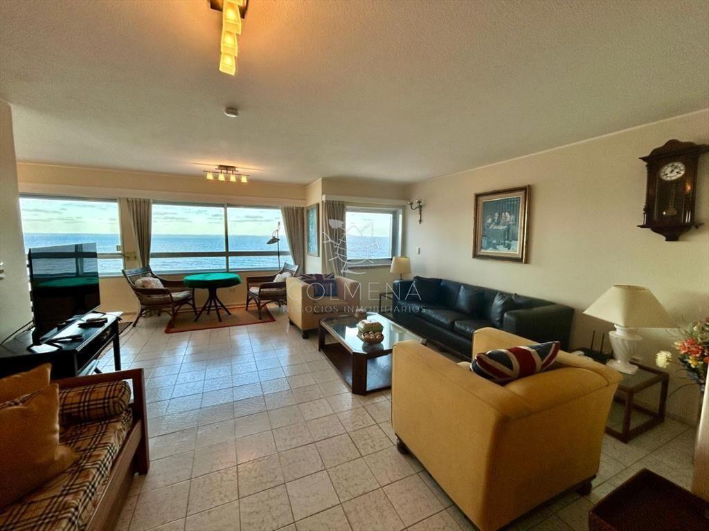 Espectacular departamento en torre de renombre