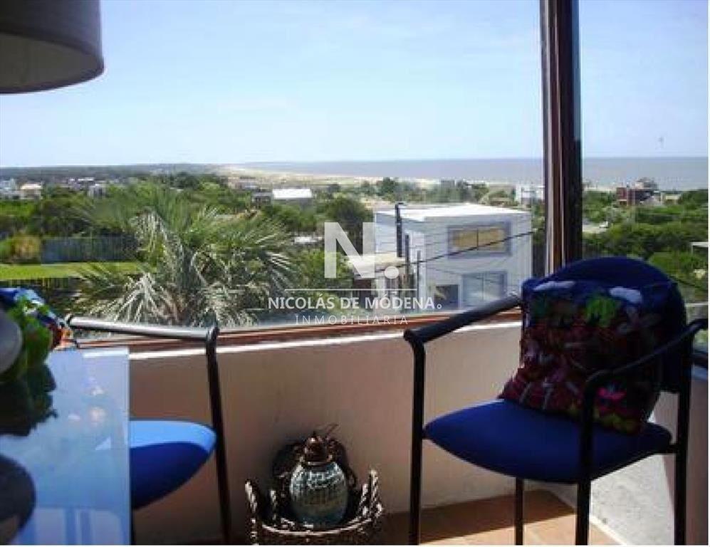 Casa frente al mar en Punta Piedras, 4 dormitorios