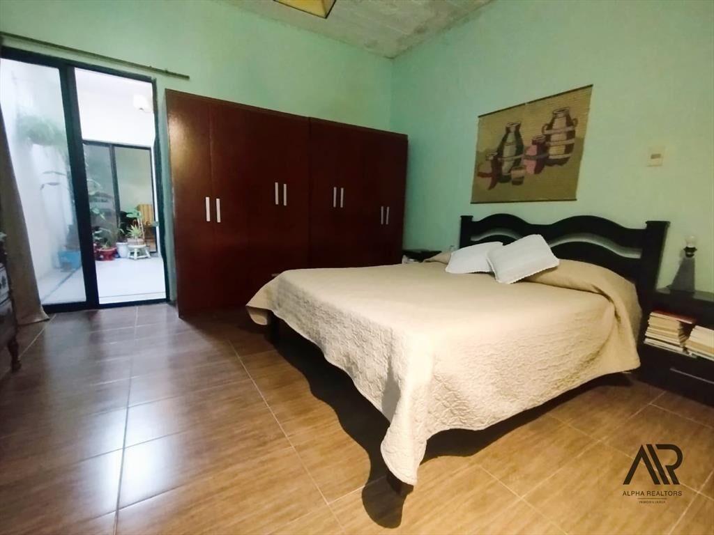 Casa en venta c/ cochera en Cordón