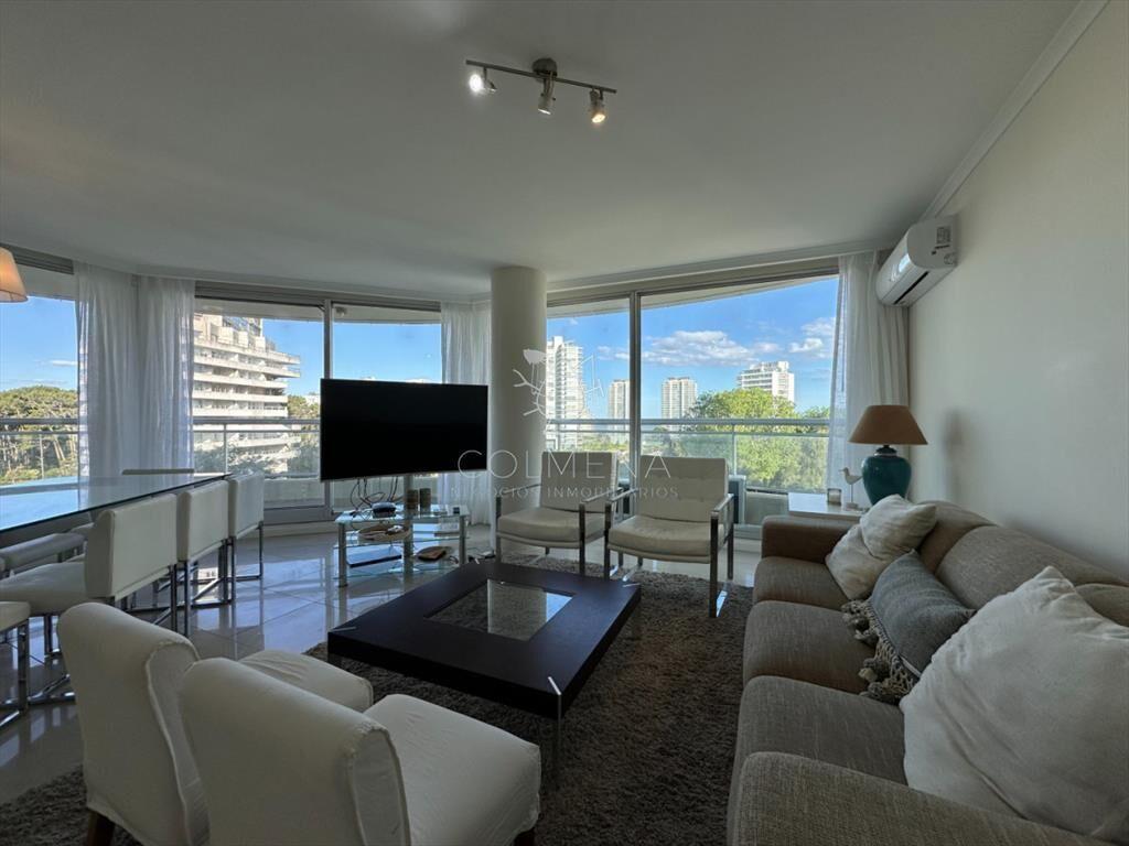 Hermoso apartamento en venta de 3 dormitorios y