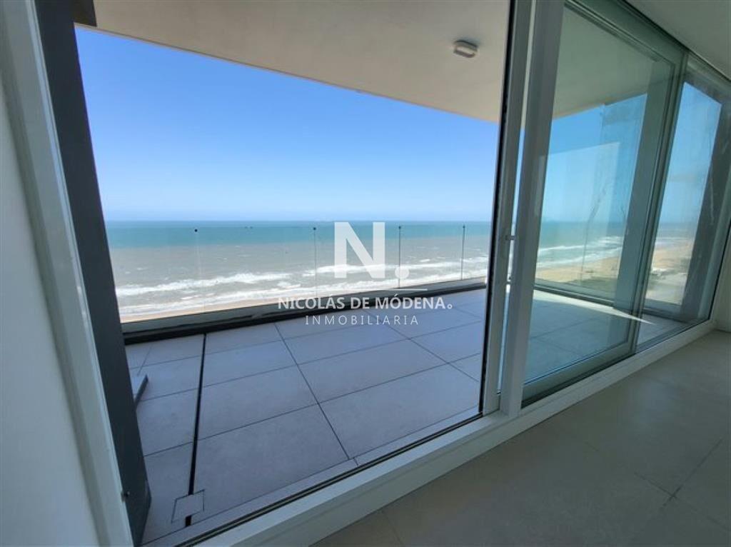 Vende apartamento con hermosa vista, de 4 en del