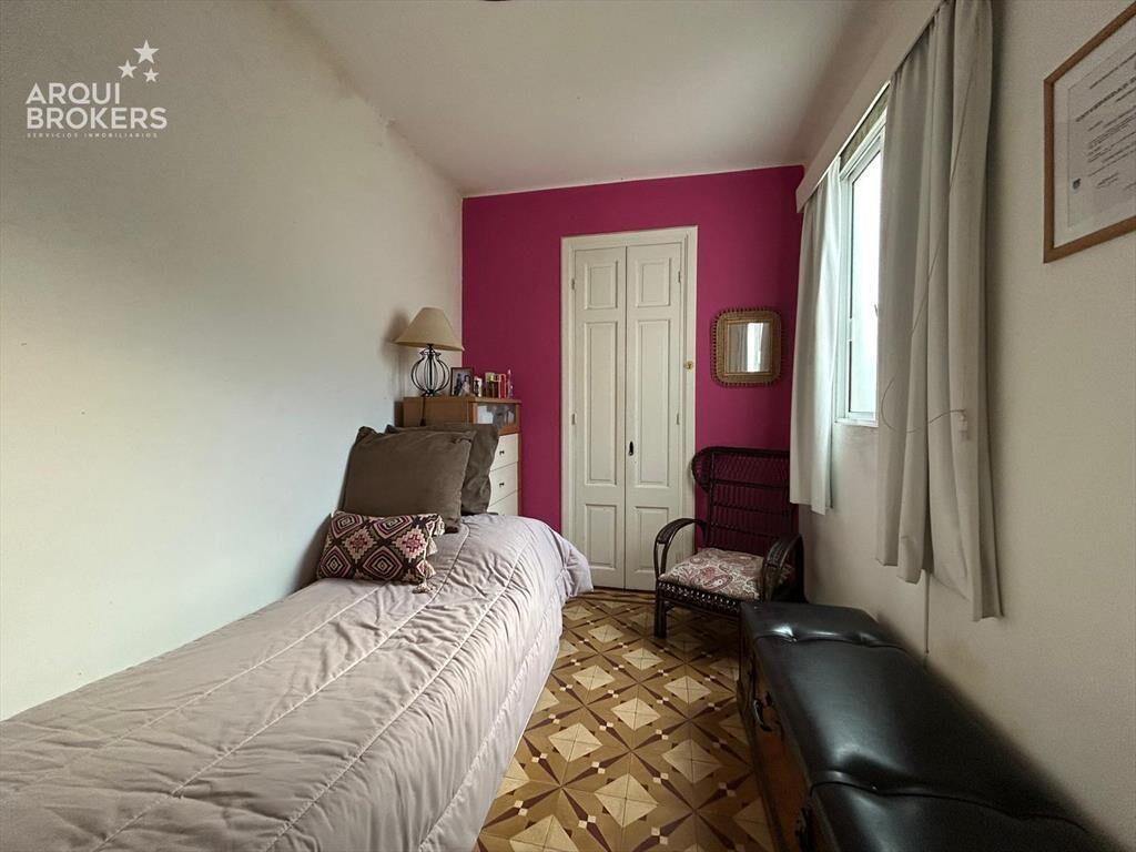 Casa de tres dormitorios en venta en Punta Carretas con gar