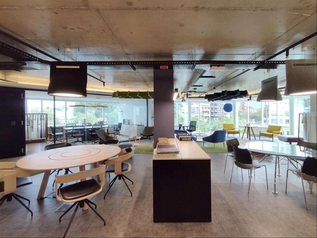 ALQUILER OFICINA World Trade Center, 225 m2, 2 gges