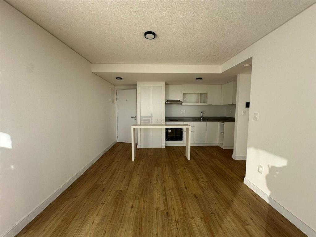 Se alquila Apartamento de un dormitorio con balcón a estren