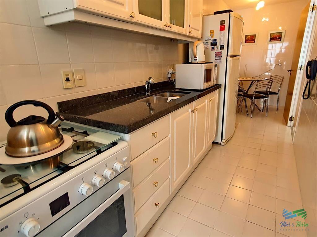 Vendo apartamento de 2 dormitorios, 2 baños y