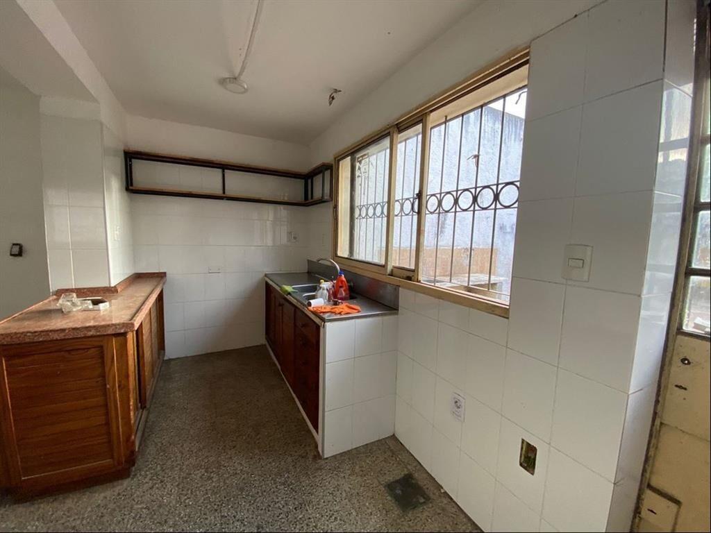 Venta casa Reducto 4 dormitorios+deposito,fondo. CON RENTA