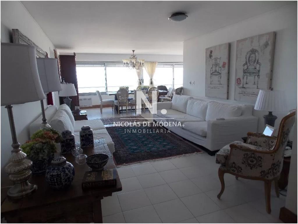 Departamento frente a Playa Brava de 3 dorm + en
