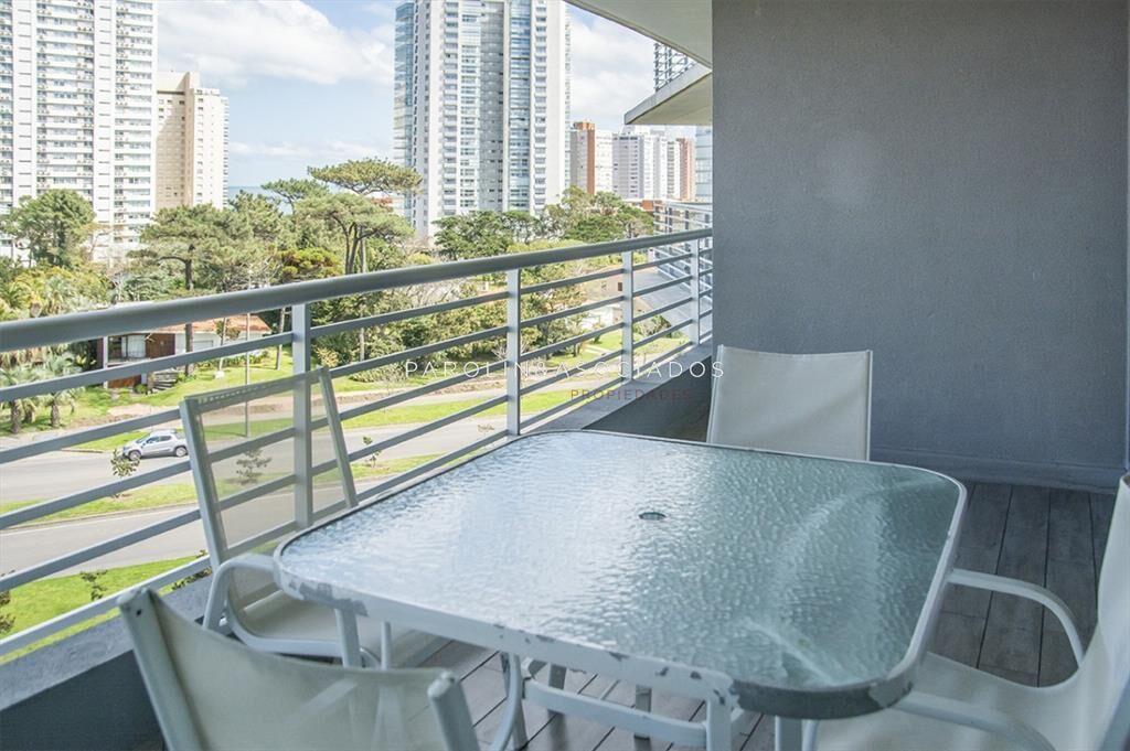 Hermoso apartamento en venta en Alexander Boulevard, Punta