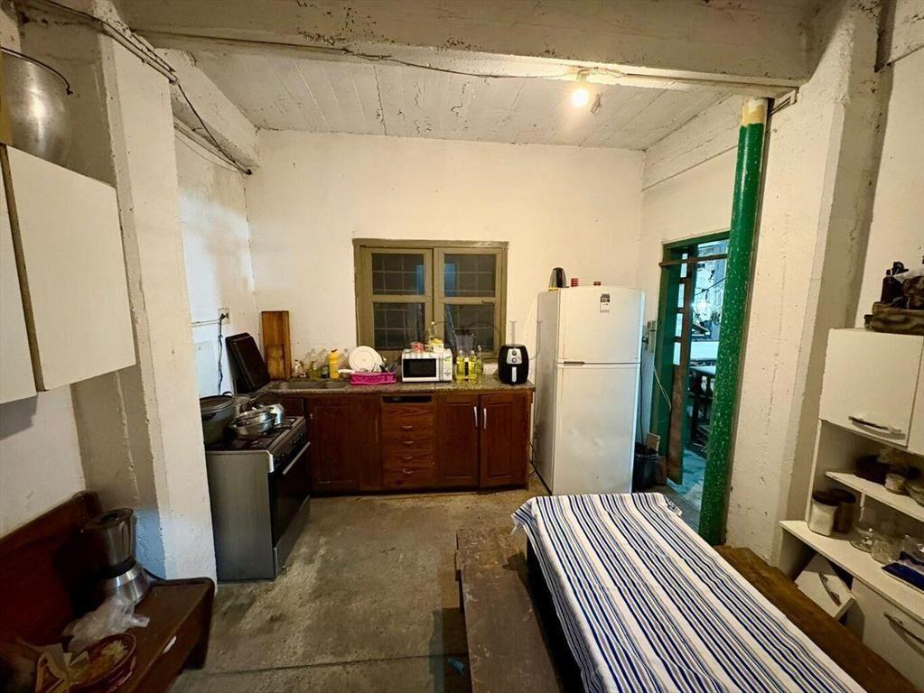 Venta apatamento y galpón, Cerro.