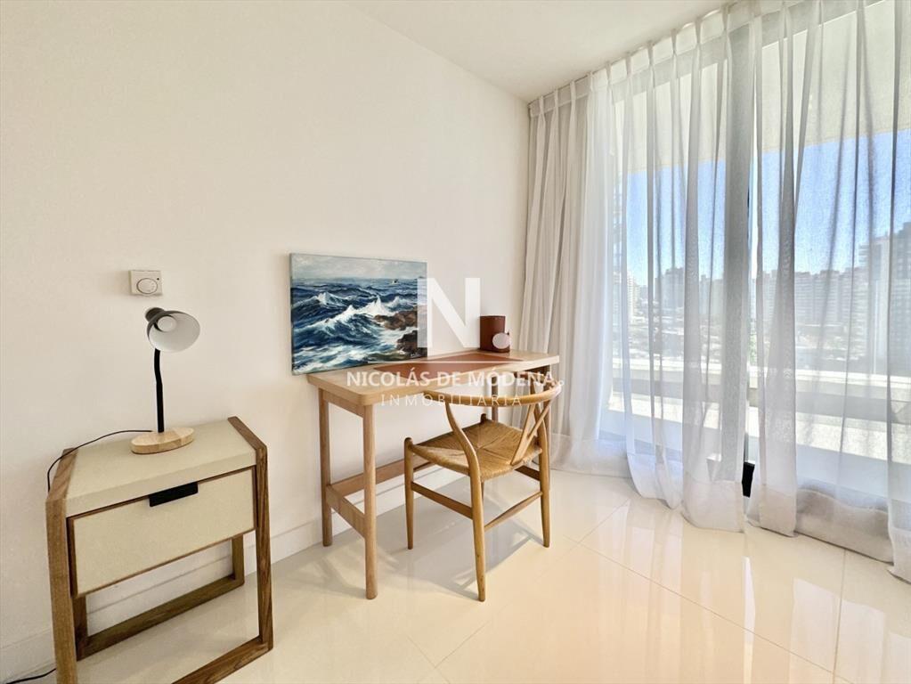 Vende apartamento en Mansa, Punta del Este de 3 dormitorios