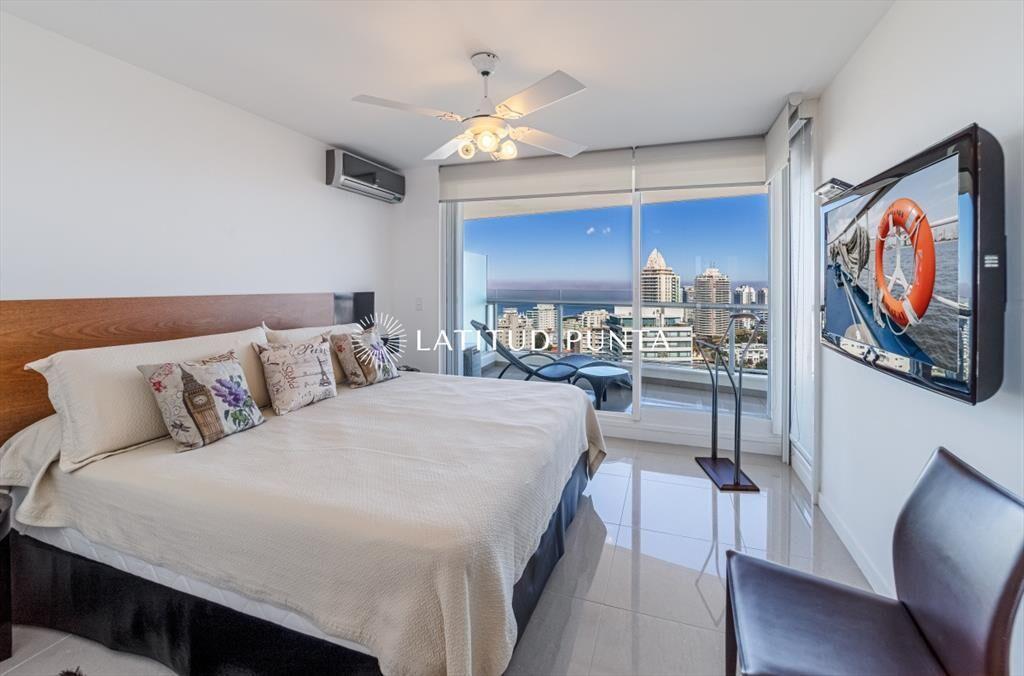 Piso alto en One, 3 suites más dependencia