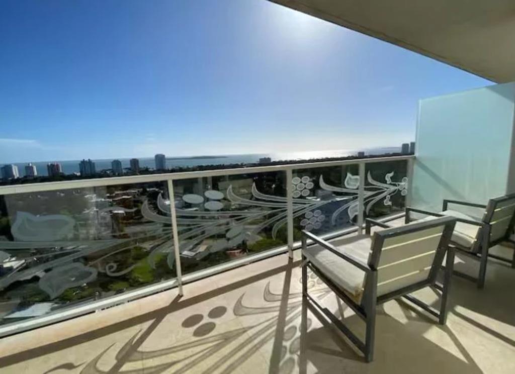 Venta apartamento dos dormitorios y cochera Torre Yoo Punta