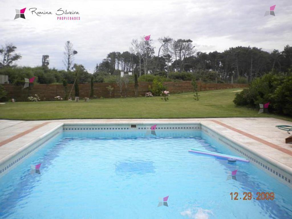 VENTA DE CASA DE 4 DORMITORIOS FRENTE AL MAR EN