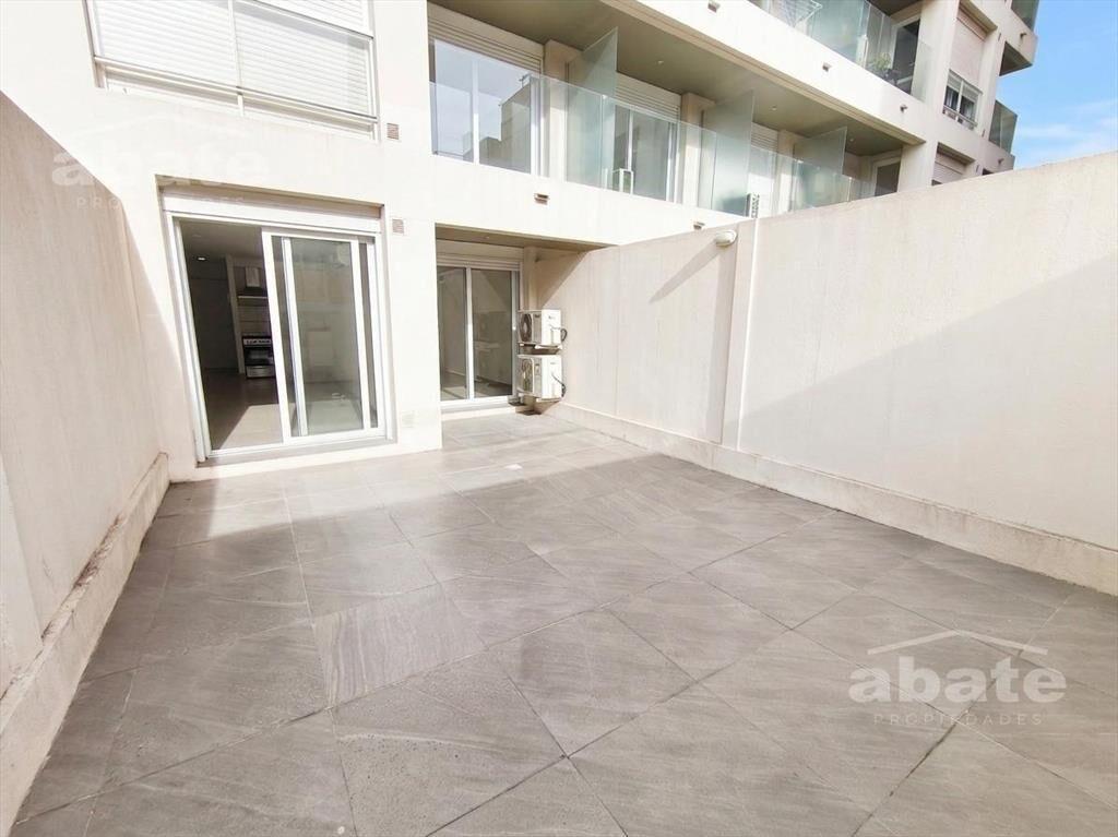 Alquiler 1 dormitorio con placard y patio de uso exclusivo!