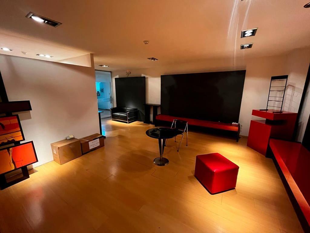 Gran deposito, 1000 m2 de planta + 600 m2 de entrepiso, 3 p