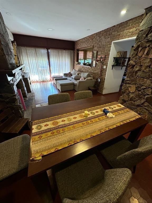 CASA DE 3 DORMITORIOS Y 3 BAÑOS MACARI VENDE