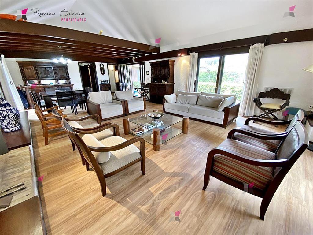 VENTA DE CASA DE 4 DORMITORIOS EN MANSA PUNTA DEL ESTE