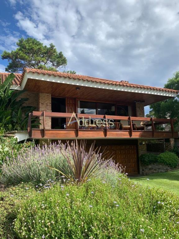 VENTA DE CASA DE 4 DORMITORIOS EN MANSA PUNTA DEL