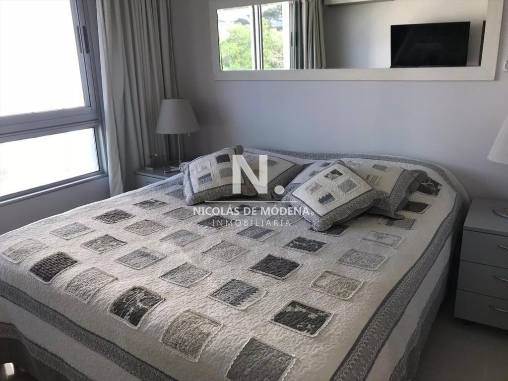Vende apartamento de 3 dormitorios a metros del