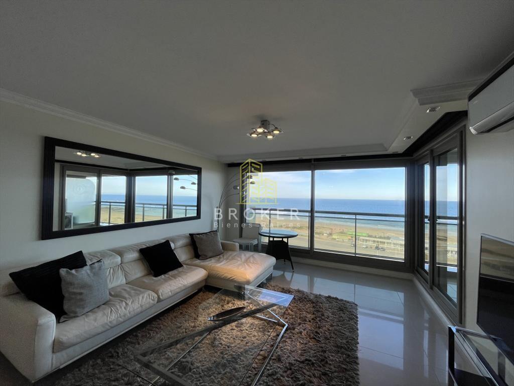 Apartamento de 3 Dormitorios Vista al Mar en del