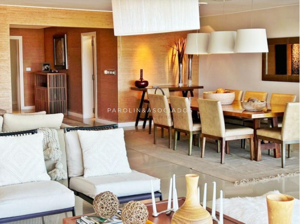 Apartamento en venta de 3 dormitorios + en Punta