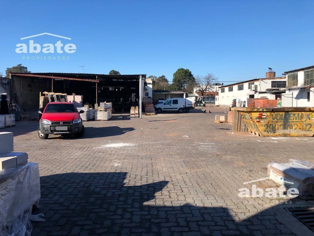 Venta gran local para depósito. Terreno de 8.089 m2 con sal