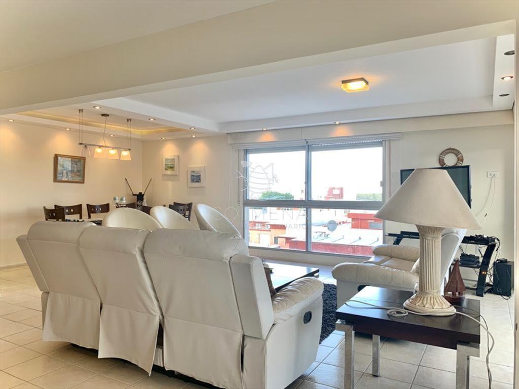 Penthouse Duplex de Tres Dormitorios en Venta + Parrillero