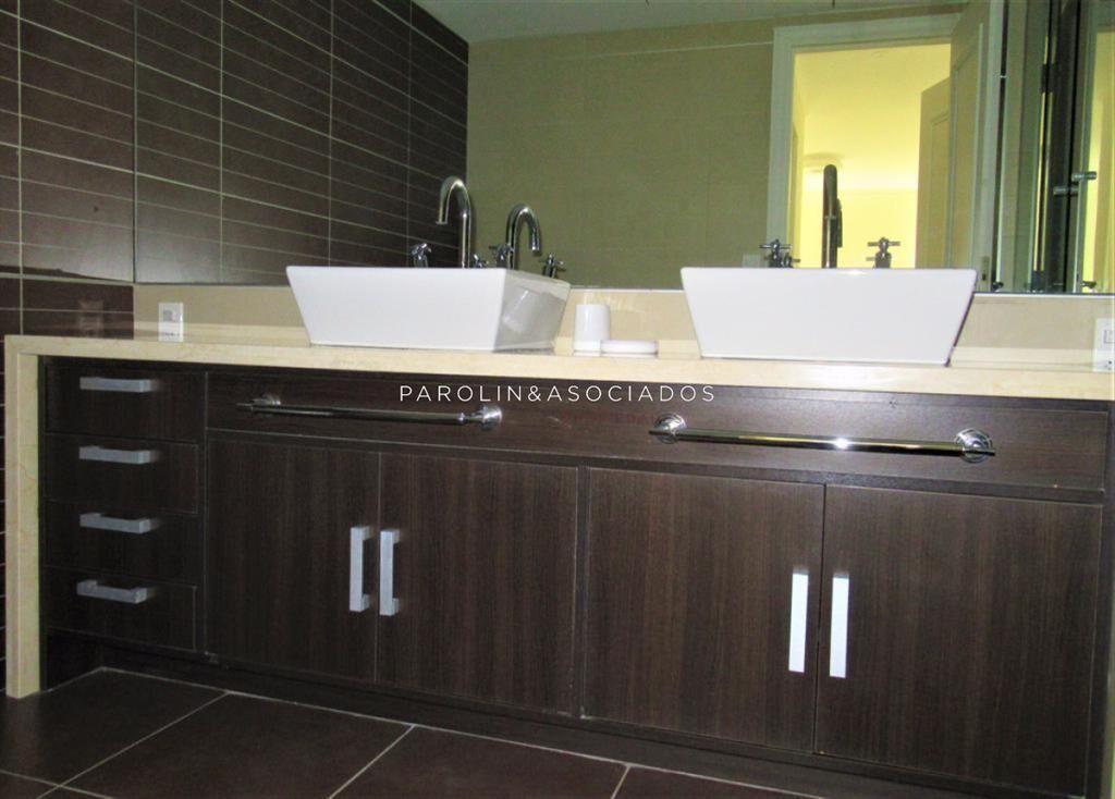 Hermoso apartamento en venta con agradable vista al mar en