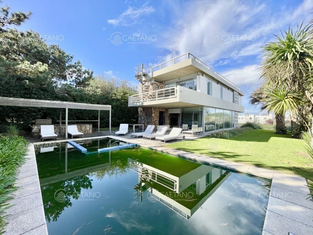 Venta Casa 5 dormitorios 4 baños - Vista al Mar