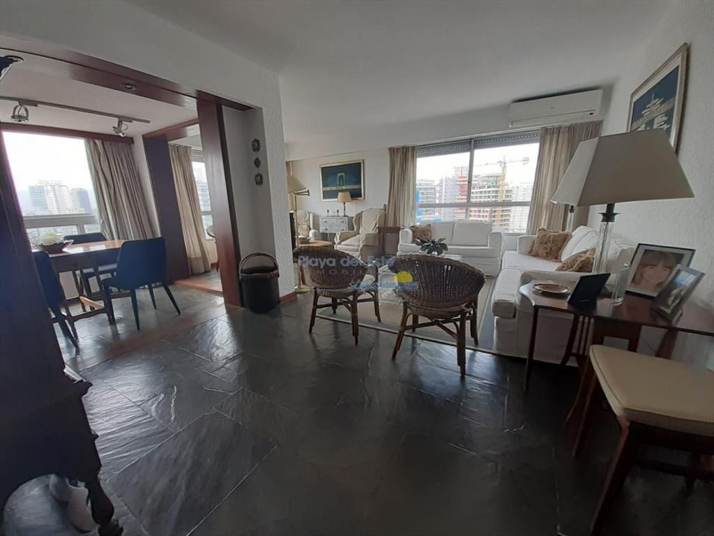 Apartamento en Brava, 3 dormitorios *