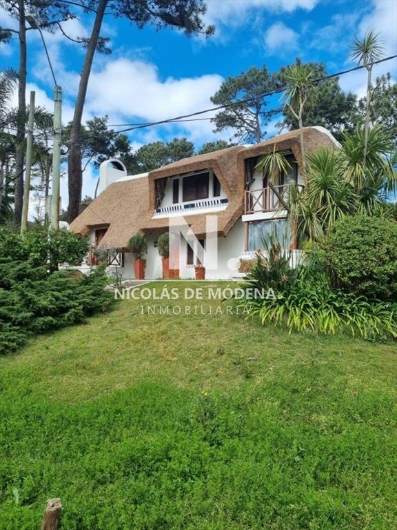 Vende casa en Pinares Punta del Este, de 4