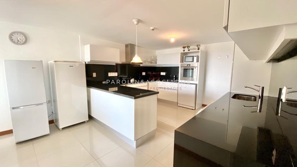 Apartamento en venta de 3 dormitorios en Tiburón