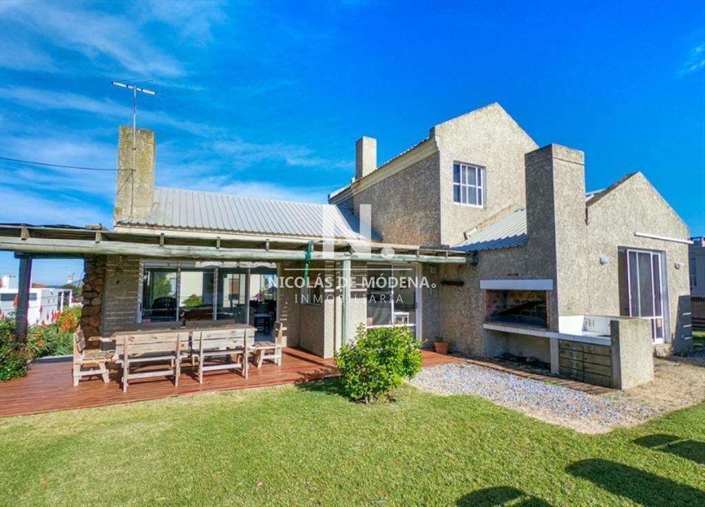 En venta casa de 3 dormitorios en Tio Tom, Punta Ballena.
