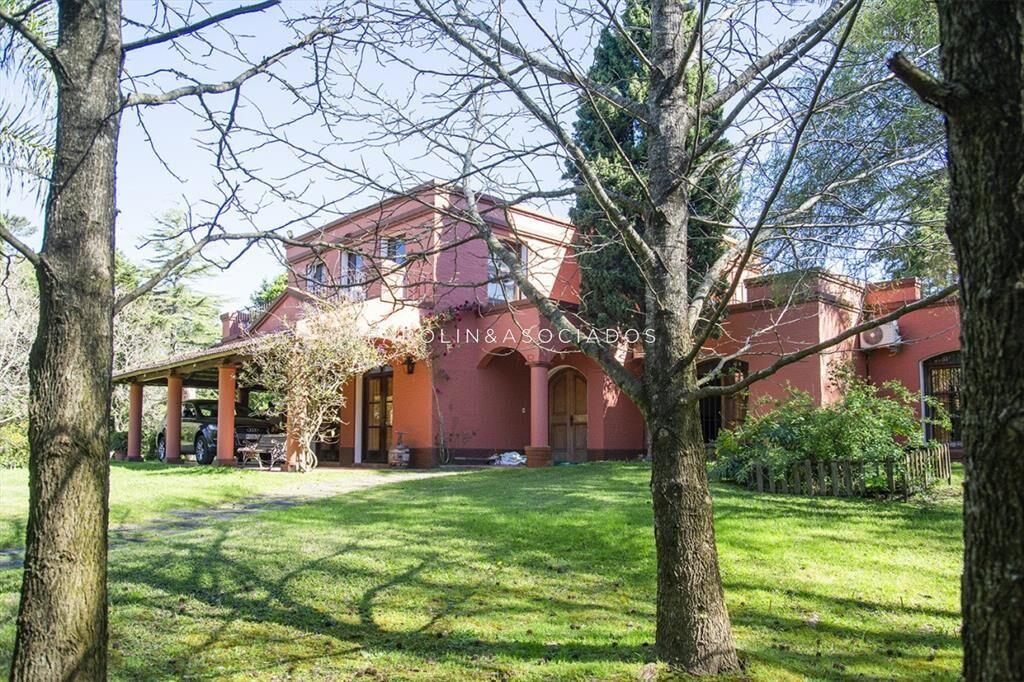 Casa de gran tamaÃ±o ubicada en zona