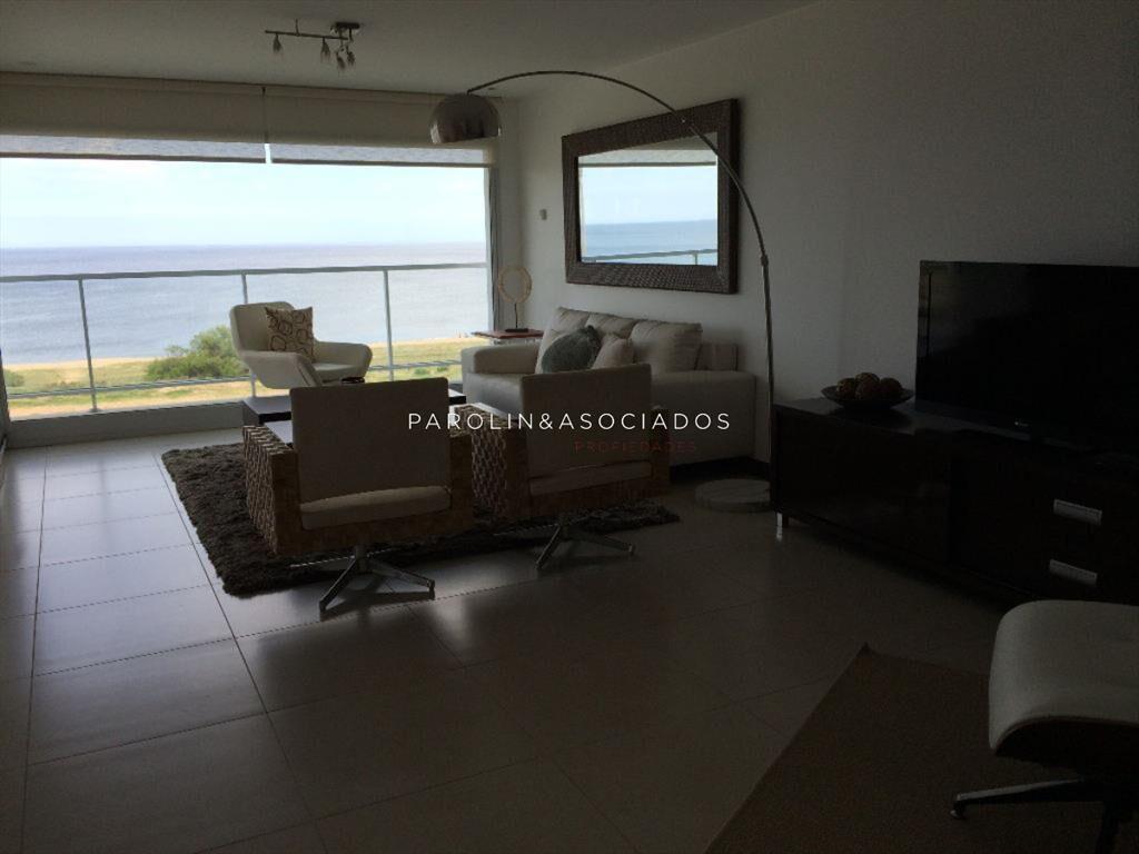 Hermoso apartamento en venta de 4 dormitorios en Ville de M