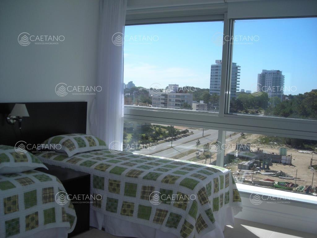 Alquiler de apartamento en Playa Brava.