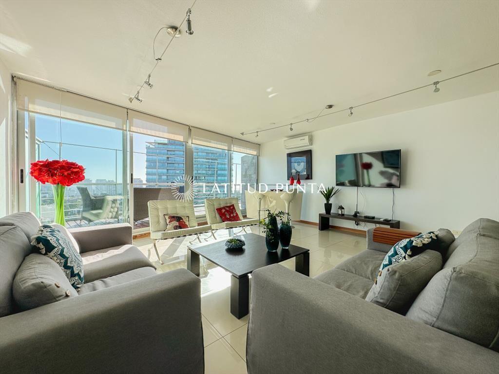 Penthouse en Roosevelt, 3 suites y parrillero