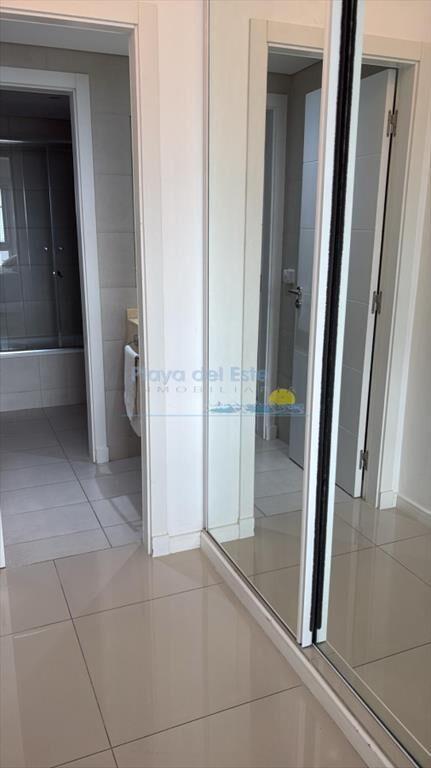Apartamento en Alquiler de 3 dormitorios en Punta